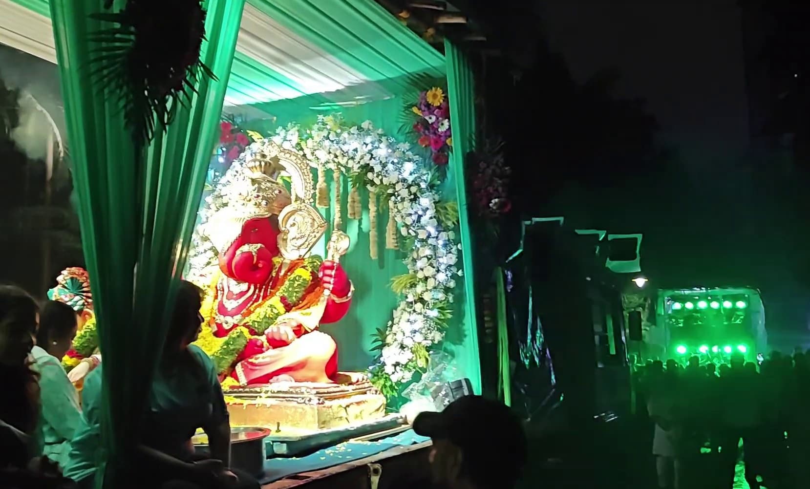 SmartBatt units mounted on the DJ truck at Chembur — setup in progress